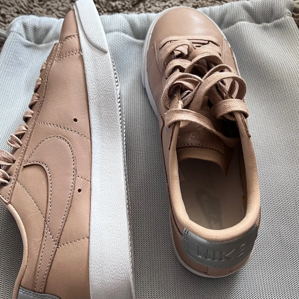 NWOT Nike Air Force with shoe bag - Picture 4 of 8